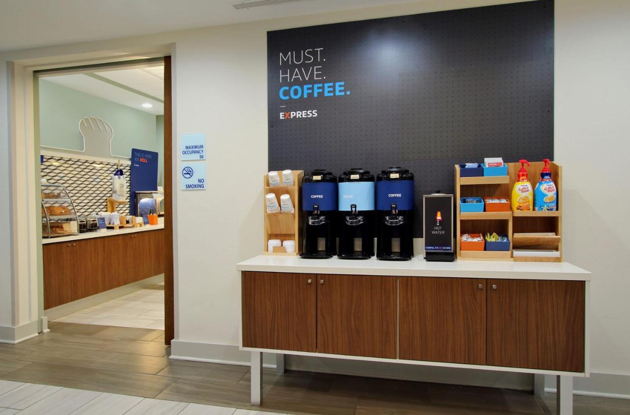 Holiday Inn Express Dayton By Ihg Bagian luar foto