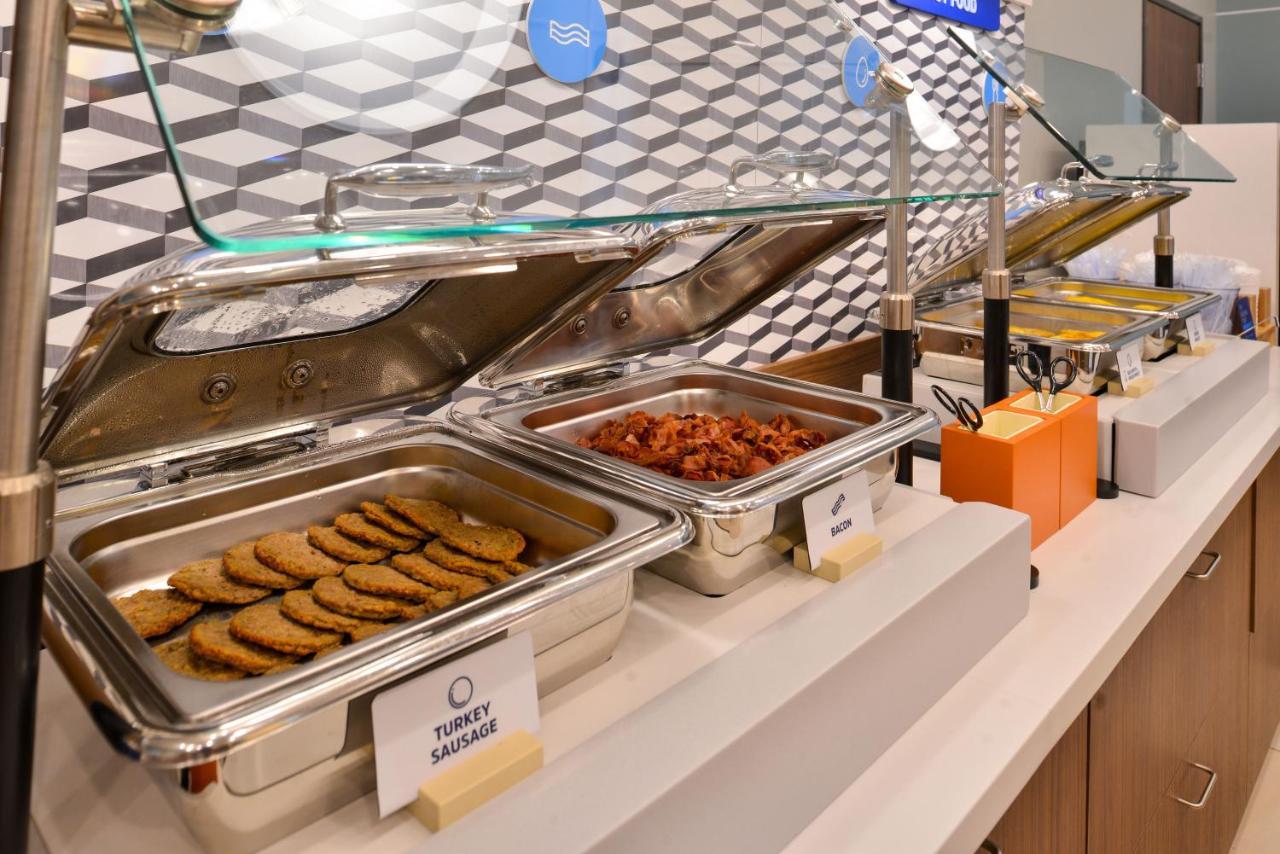 Holiday Inn Express Dayton By Ihg Bagian luar foto