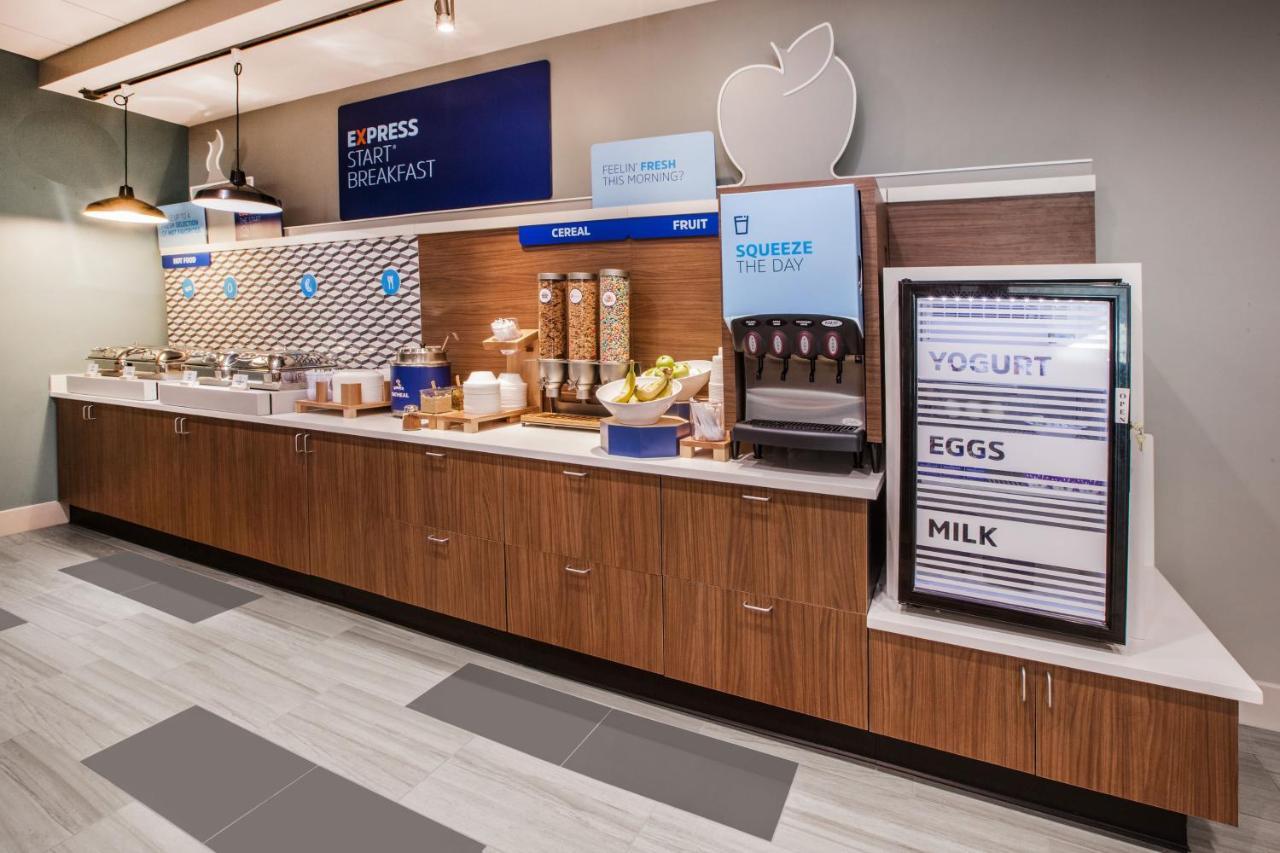Holiday Inn Express Dayton By Ihg Bagian luar foto