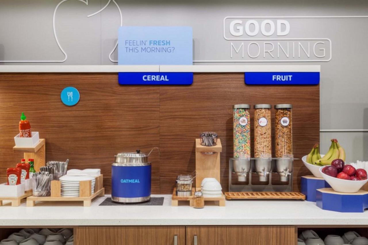 Holiday Inn Express Dayton By Ihg Bagian luar foto